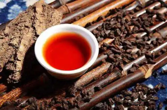 喝普洱茶出汗是怎么回事？