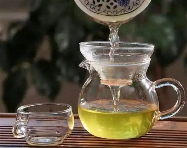 怎么快速清除茶垢？