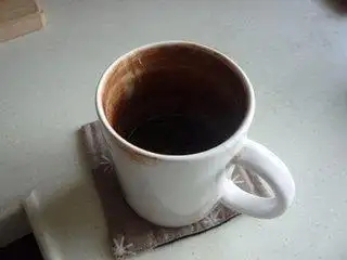 茶垢清潔有妙招，一分鐘讓茶杯光亮如新！