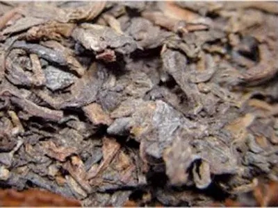 普洱茶你必須要懂：白霜與發(fā)霉。