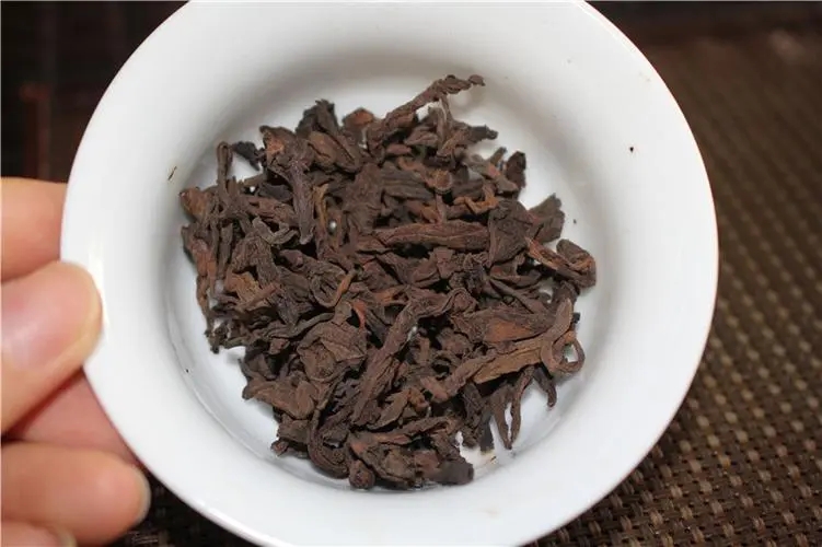 普洱茶的“樟香、棗香、糯香”等香味由什么決定？