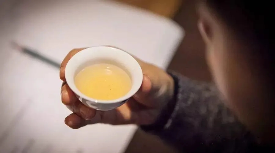 茶和水為什么會(huì)“分離”？