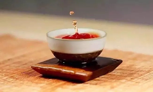 從時(shí)間維度來(lái)看，普洱茶的尷尬期并不可怕